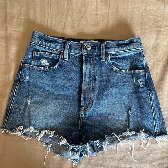 A&F Ultra High Rise Shorts - Picture 5 of 6